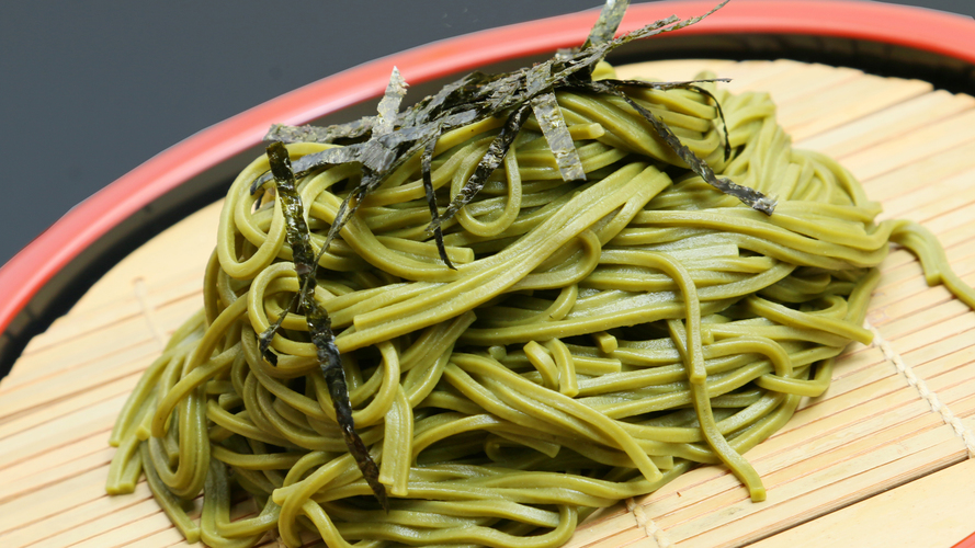 グレードアップコース静岡ならではの抹茶蕎麦！鮮やかな色合いと香りもお楽しみください！