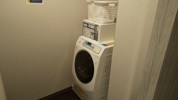 女性専用コインランドリー女性浴場の脱衣場にコインランドリーが1台あるので、女性の皆様は安心です♪