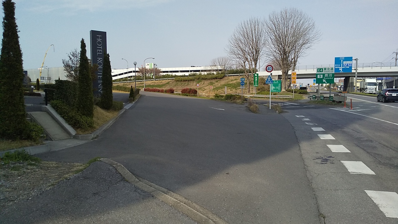 正面駐車場への入口②