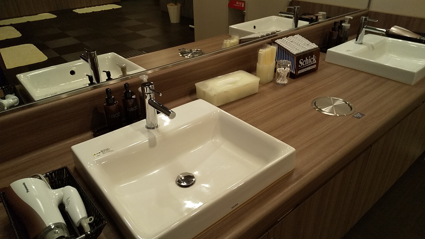 男性浴場洗面台