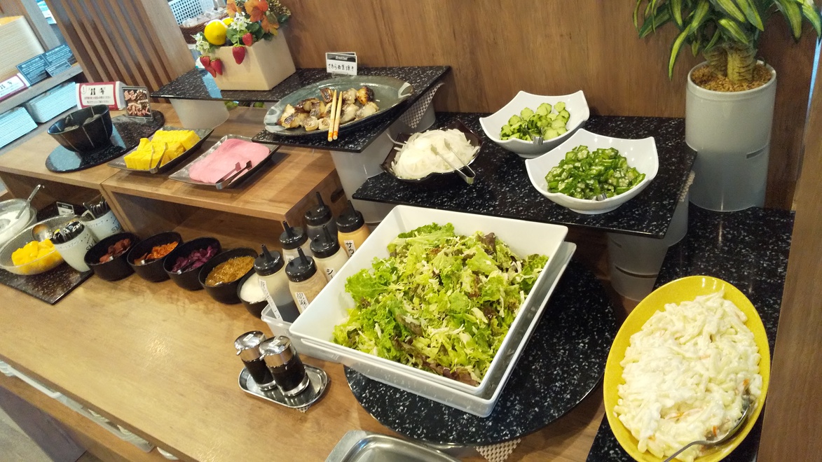 バイキング朝食：サラダバー