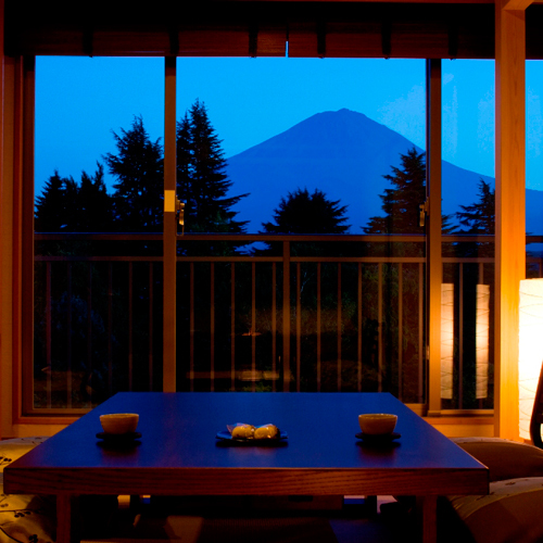 ジュニアスイートルームからの夜景（一例）