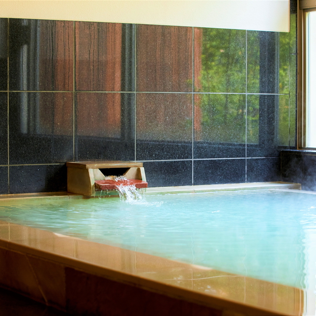 【温泉大浴場】美肌効果がある他、身体がよく温まり、神経痛や動脈硬化などの効能もあります。