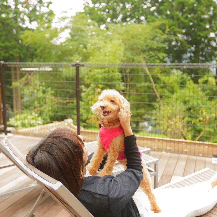 【スーペリアテラスルーム（定員3名）】窓をあければ、すぐそこにテラス