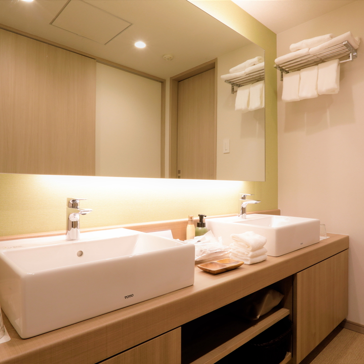 【デラックスルーム（定員4名）】デラックスルームは洗面が２つあり、大人数にも対応