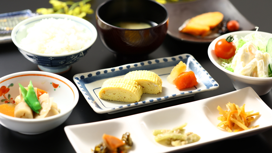 朝食一例。優しい味の和食です。お腹を満たして今日もアクティブに！