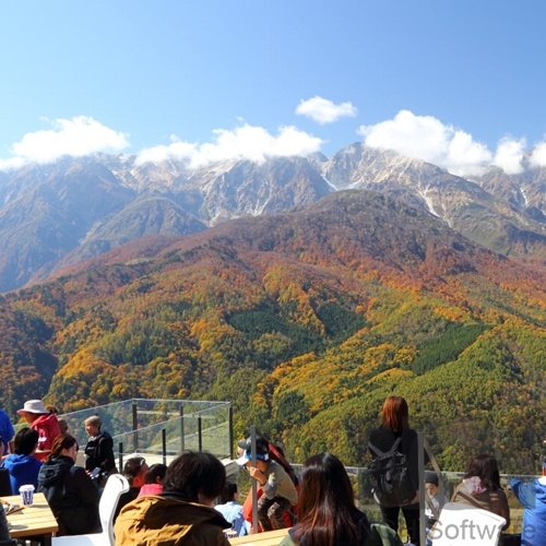 白馬岩岳マウンテンハーバーから望む紅葉の白馬連峰