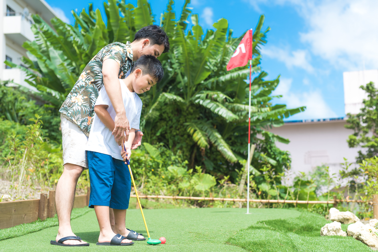 ご家族でお楽しみいただけるパターゴルフも敷地内にございます！