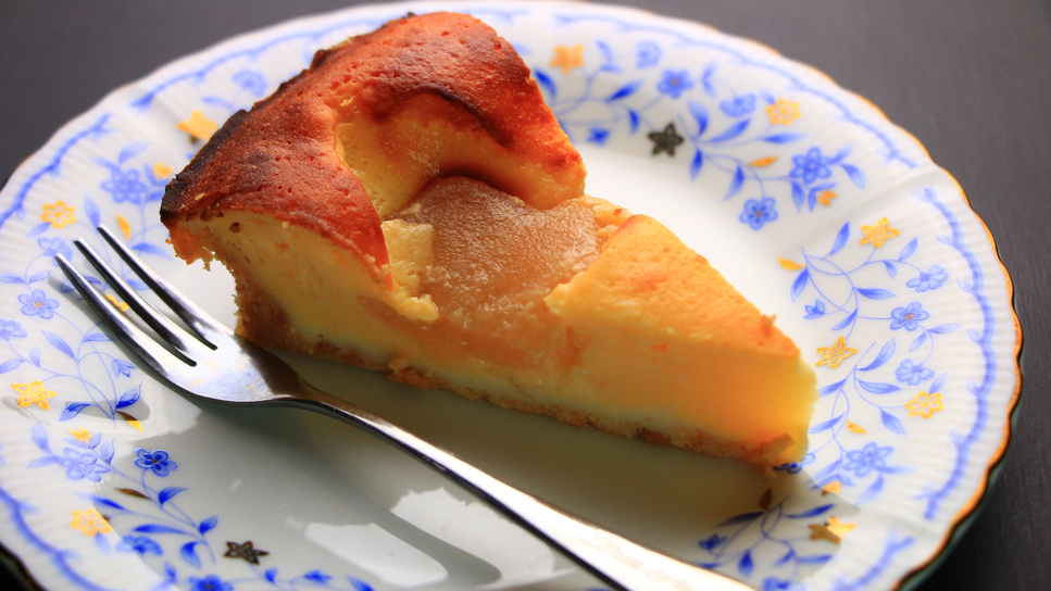 【夕食一例】女将手づくりの、梨のヨーグルトケーキ