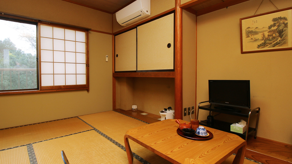 【客室一例・8畳】お部屋は当館おまかせです。落ち着いた雰囲気で広々とご利用いただけます♪