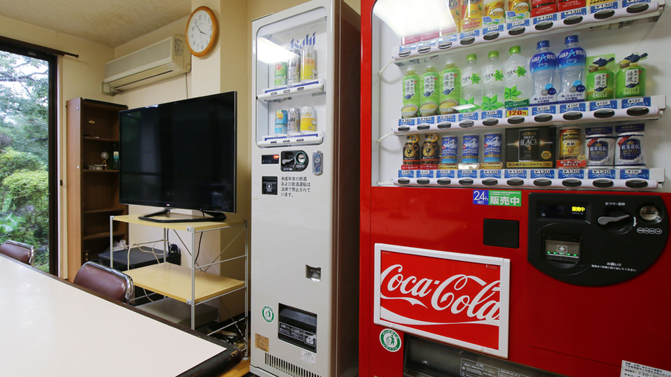 【館内】滞在中のお飲み物も館内でお買い求めいただけます。