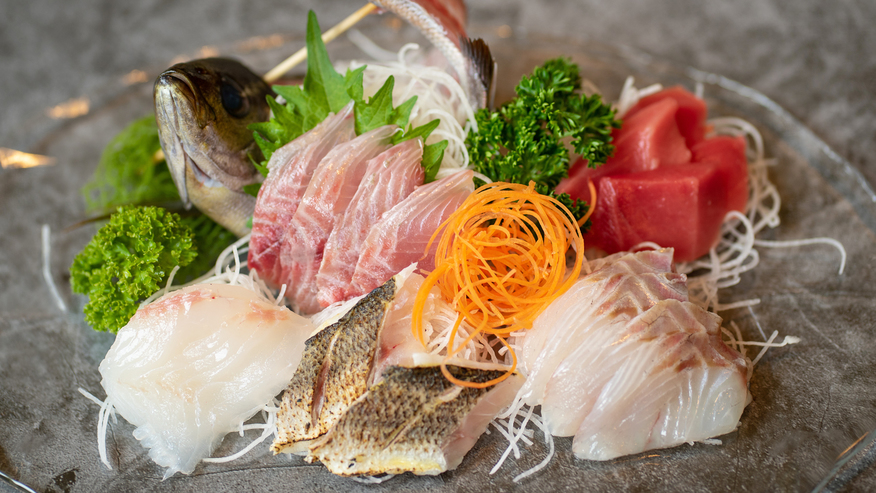 伊豆の新鮮地魚をご用意いたします！その日の獲れたお魚でネタが変わります。