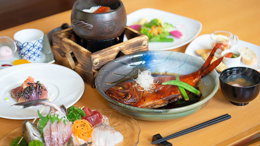 出来立て熱々のお食事をお部屋までお持ちいたします。