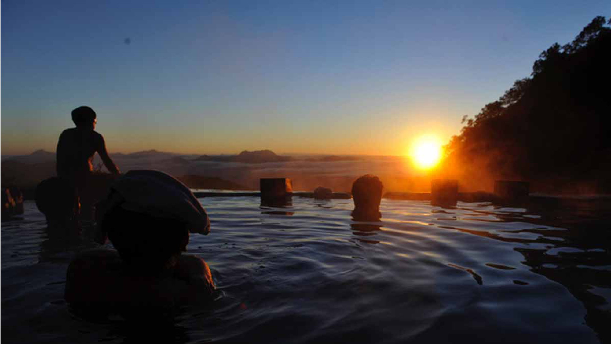 *【周辺観光_白馬鑓温泉】運が良ければ、露天風呂から御来光を望むことができます。