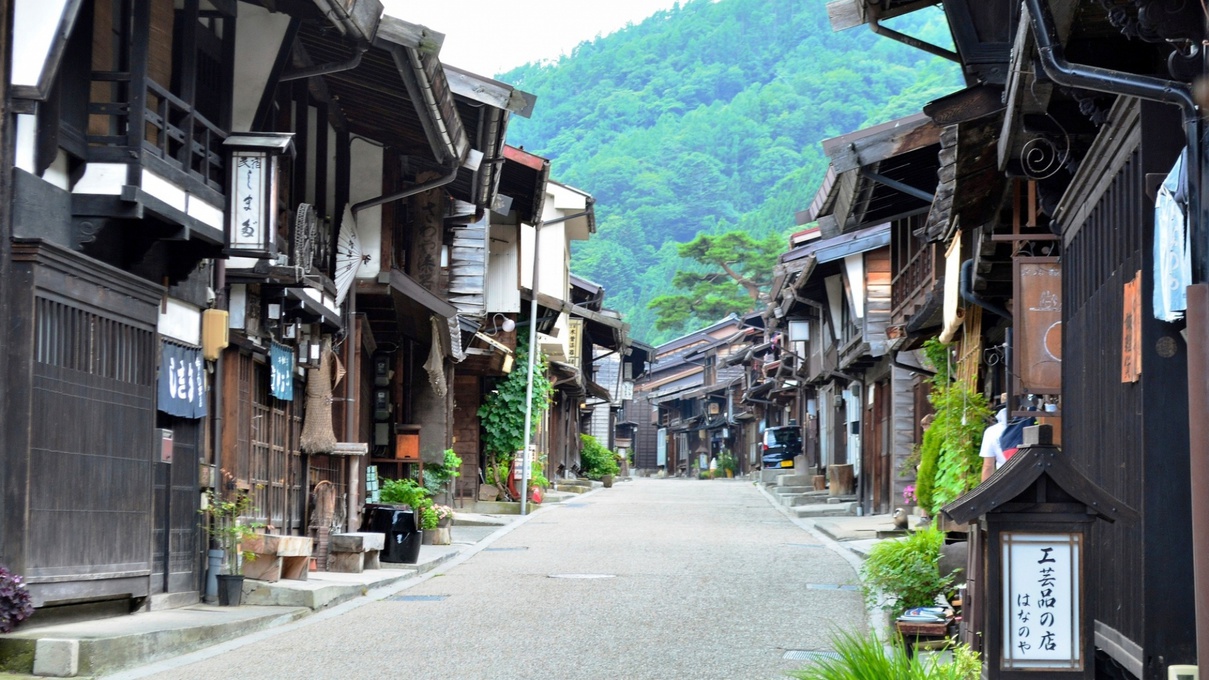 【周辺】ひと山超えて木曽路へ。人気の奈良井宿へ車で30分。