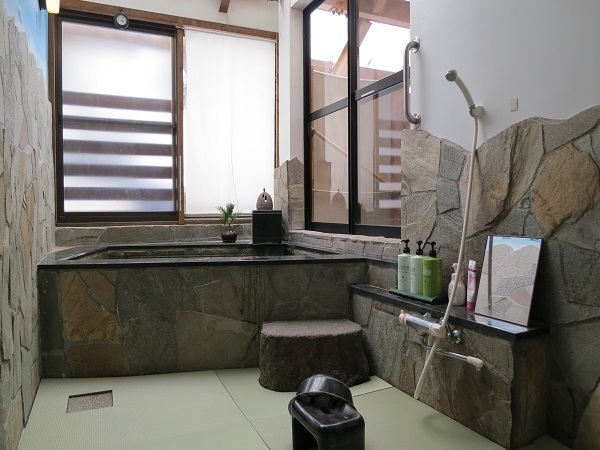 Hakuba Ryokan MINAMIYA & Cat Cafe MINAMIYA The 3-star Hakuba Kappo Ryokan Minamiya offers comfort and convenience whether youre on business or holiday in Nagano. The property has everything you need for a comfortable stay. Free Wi-Fi in all r