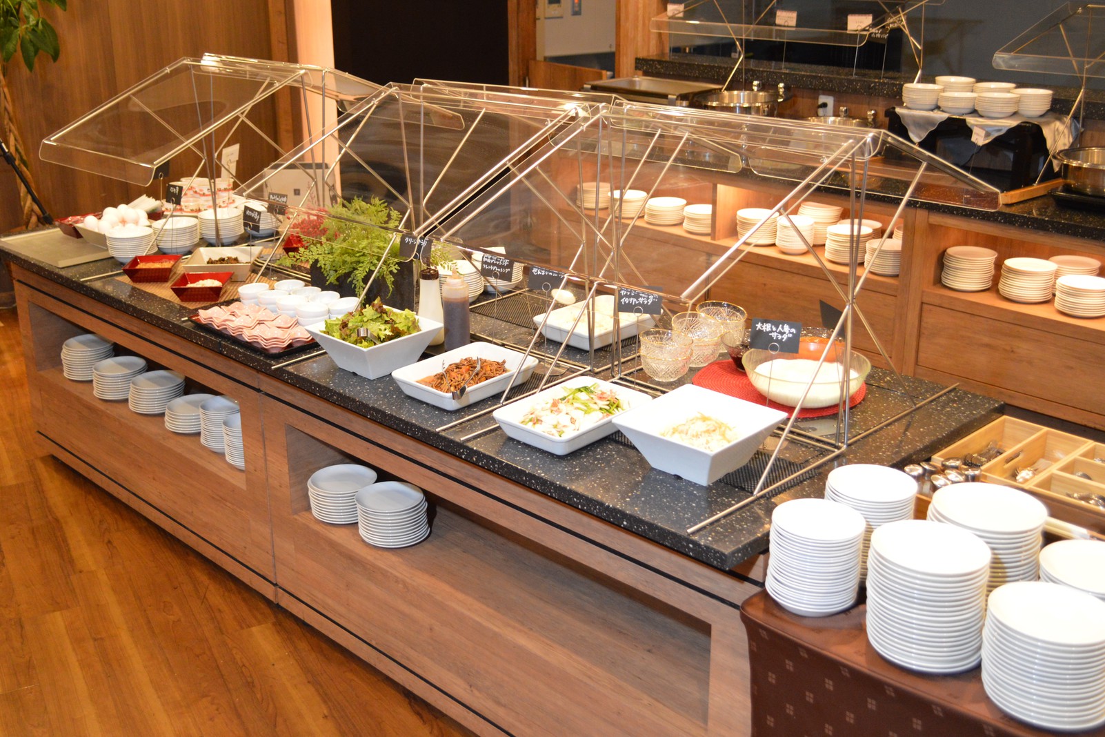 【朝食】ハーフバイキング形式でご用意。和食中心で長野県産の食材を使ったごはんのお供が充実！