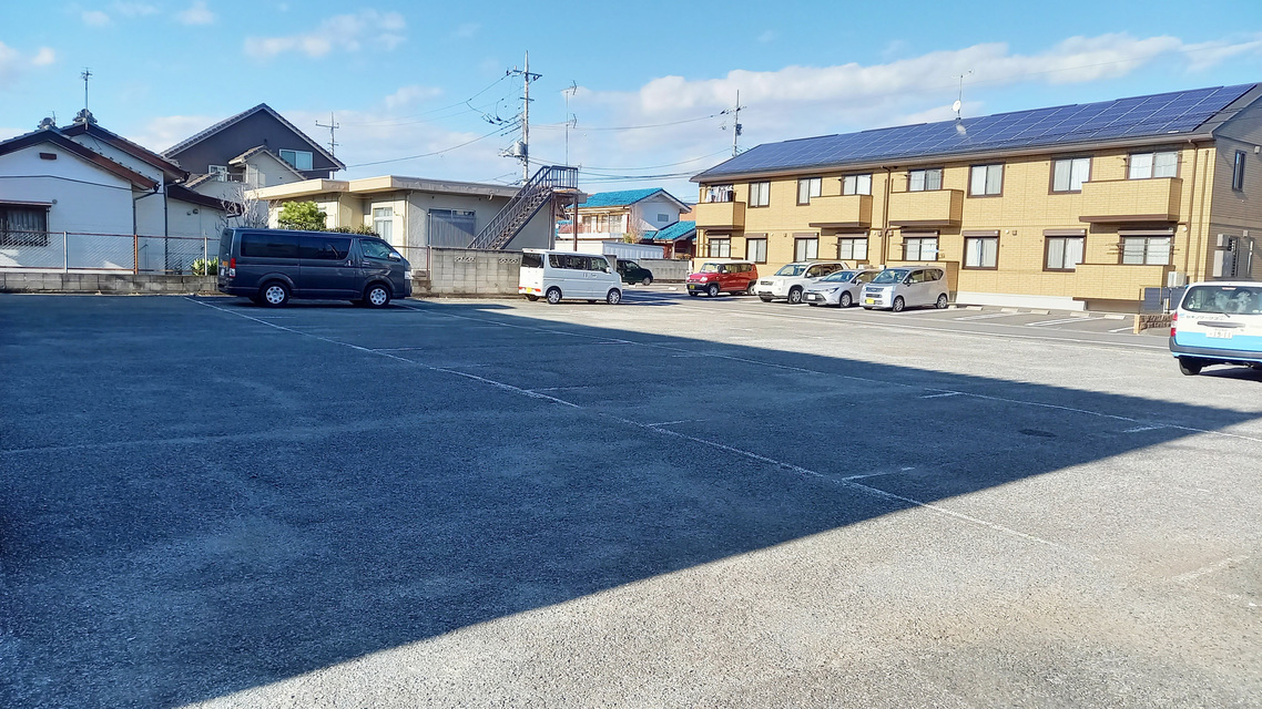 ・駐車場は大型バストラックも駐車可能となっております