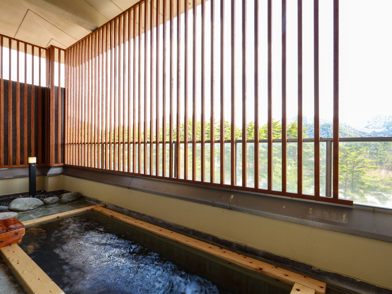 ・【温泉露天風呂】姫の湯（女湯）雄大な自然に囲まれて贅沢なひと時を♪