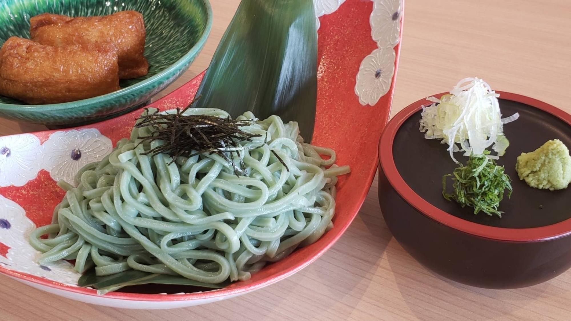 ＜ずんだうどん＞宮城の名物ずんだを練りこんだ美しい色合いと、のど越しの良さが自慢です♪