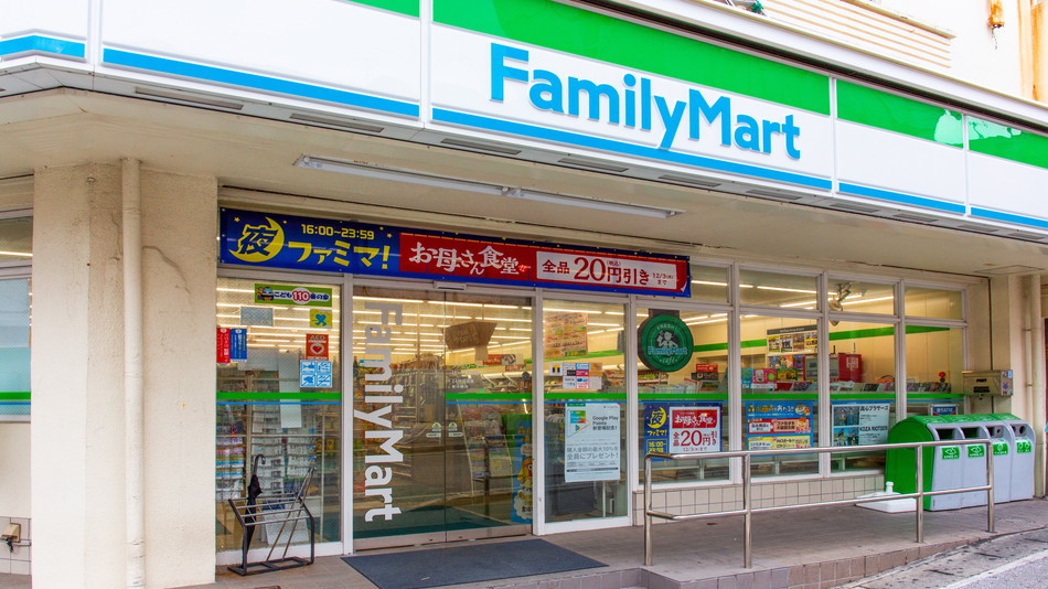 ファミリーマート徒歩３分