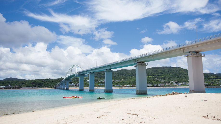 瀬底島まで車で15分