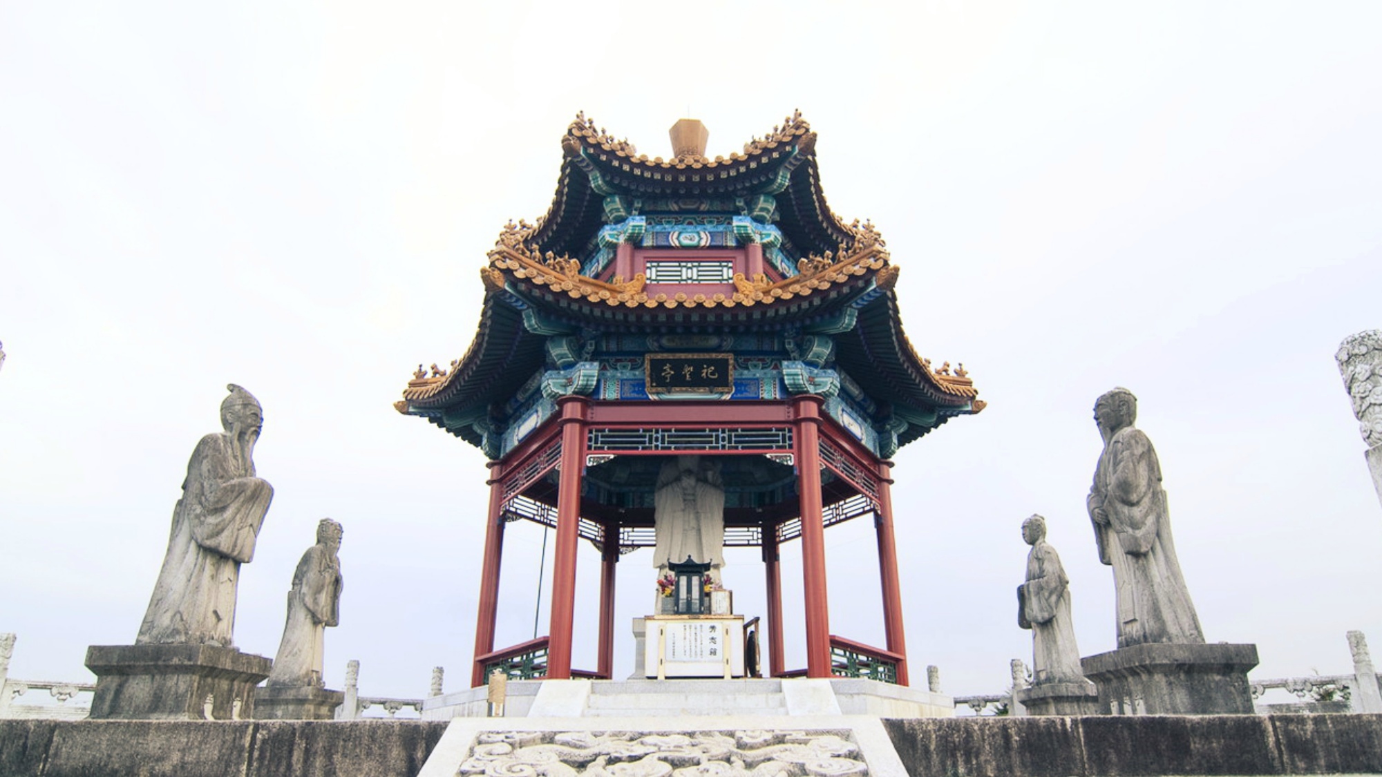 【泗水孔子公園】本格的な中国宮廷建築を取り入れた公園で古代中国にタイムスリップ！当館〜車で約15分。