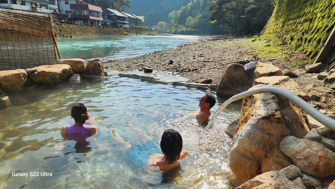 薬師の湯までは、徒歩3分無料です