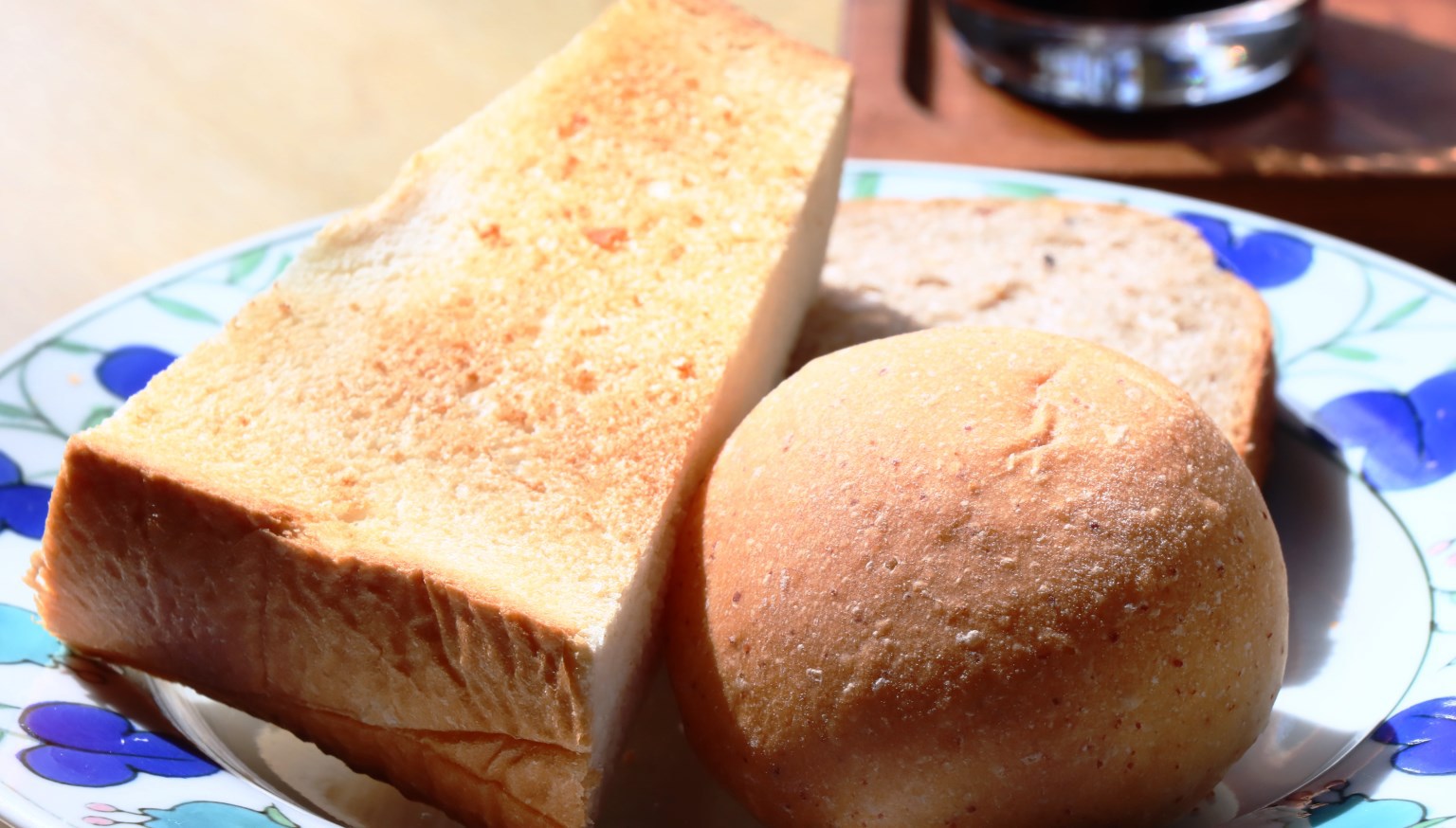 【朝食】3種類のパン