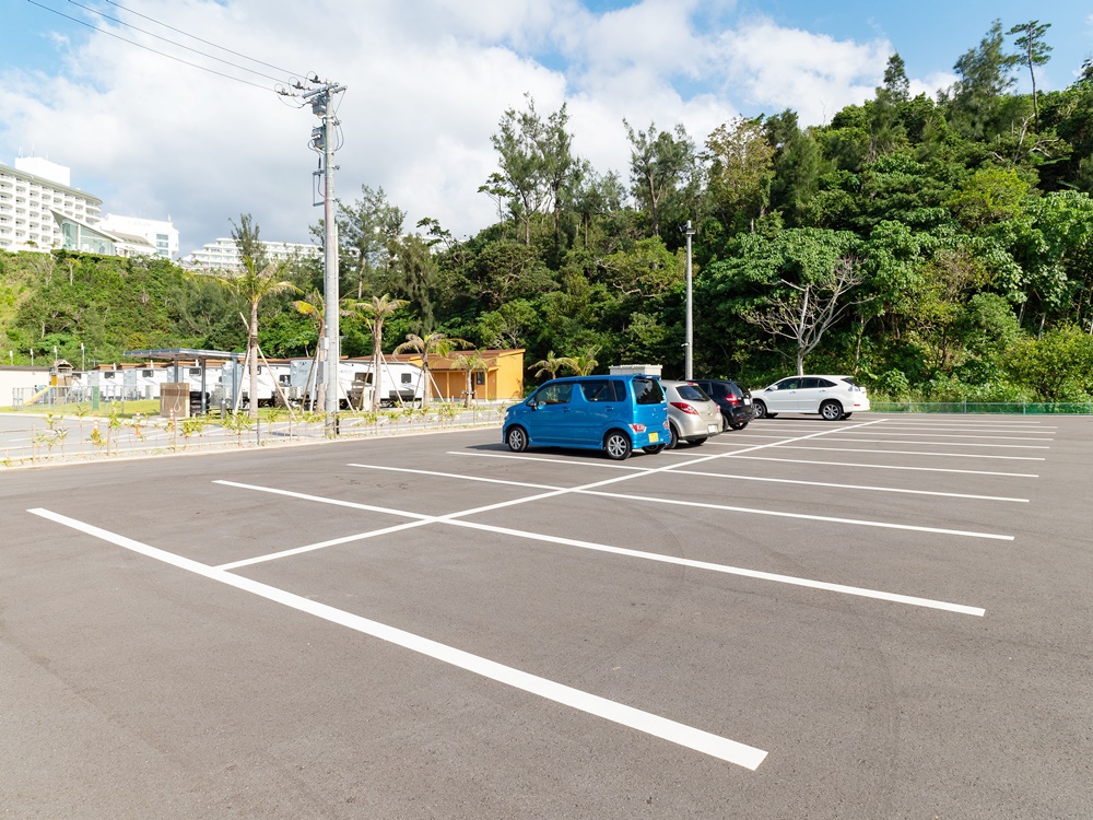 大駐車場完備しております。複数台でのご利用も可能です。