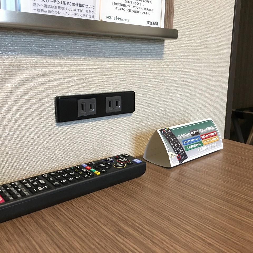【テーブル横にもコンセント設置】デスクワークに便利♪