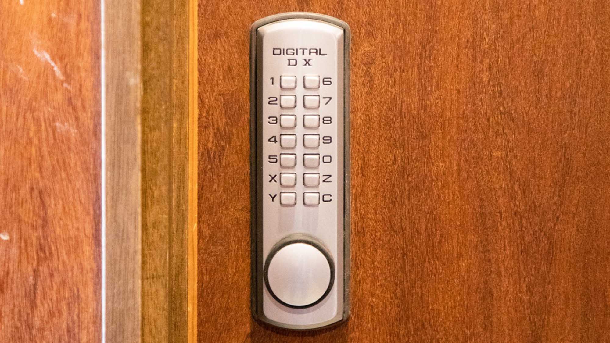 ・【信/ドミトリー】男女共用の相部屋。バスタオル、歯ブラシセット付き