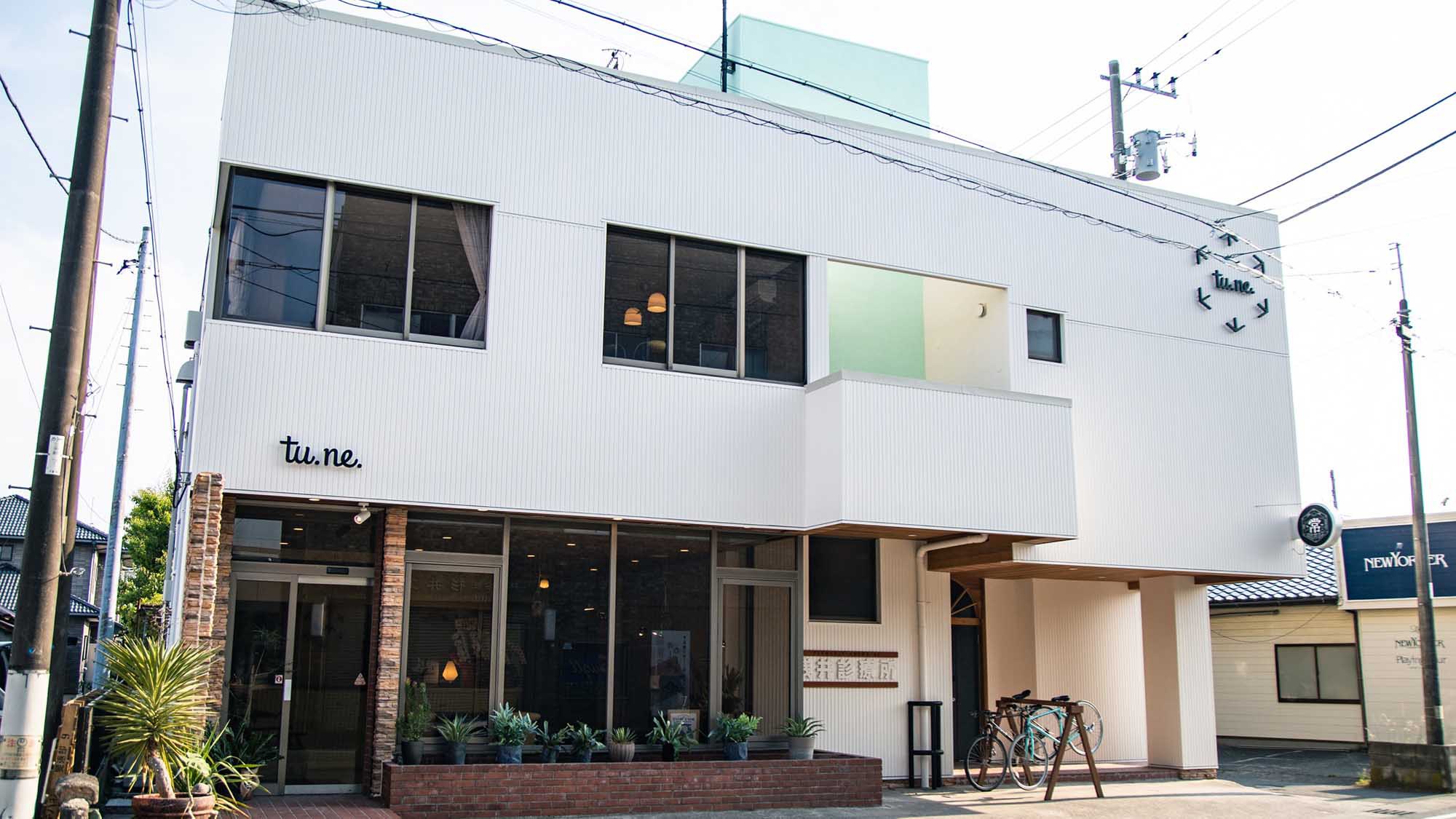 ・診療所をリノベーションしたお洒落なホステルです