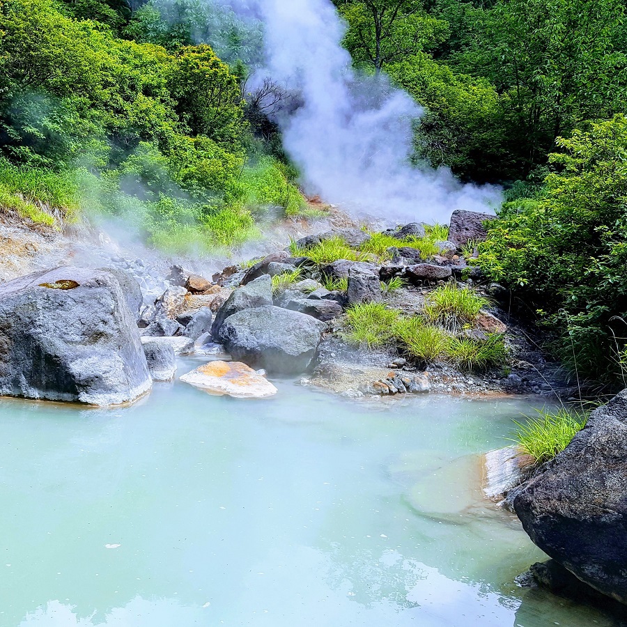 【源泉】これぞまさに秘境の湯の醍醐味！当館の自家源泉は、山の奥地へ分け入った場所から引き込んでいます