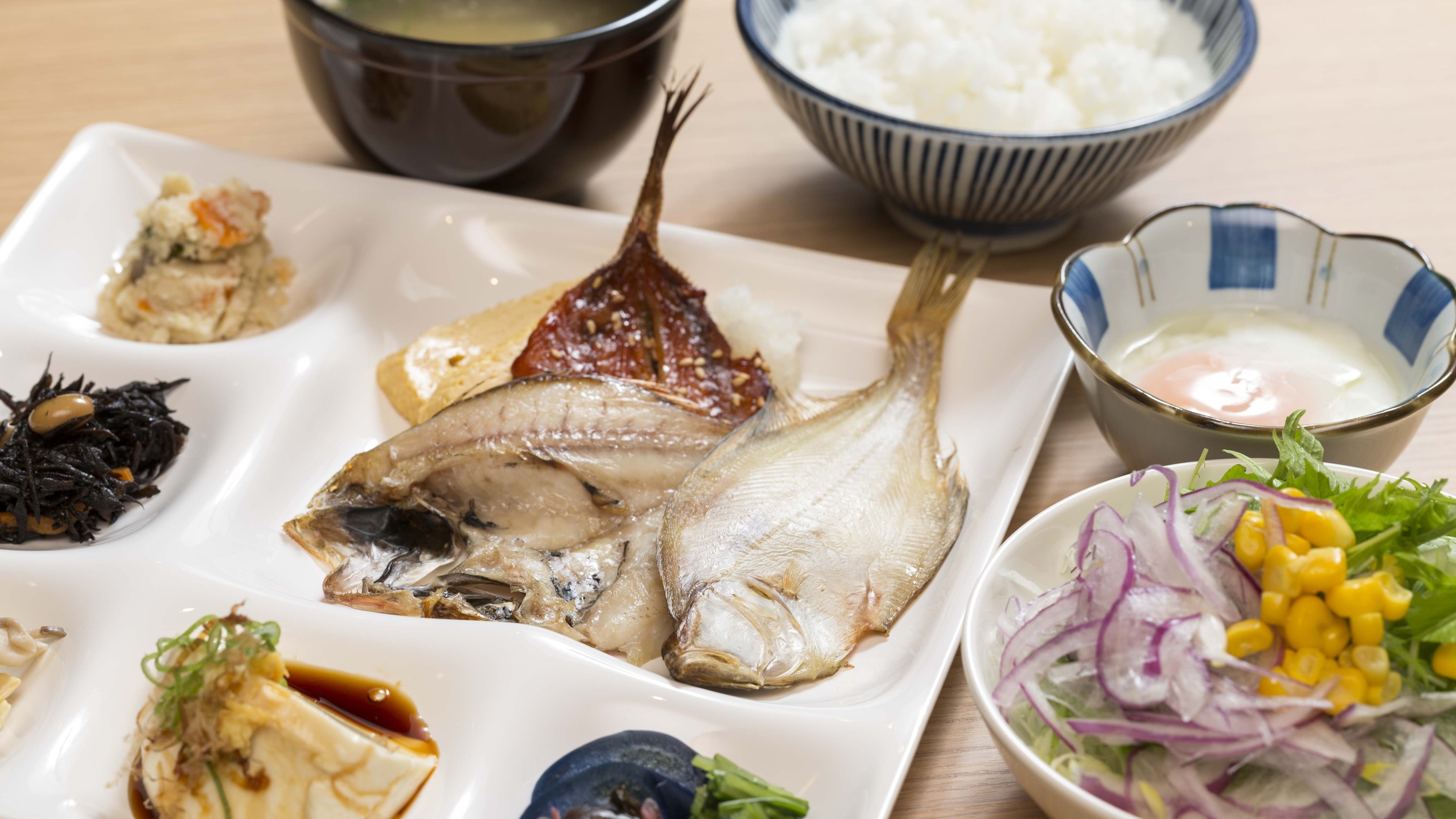 朝食盛り付け例(和食)