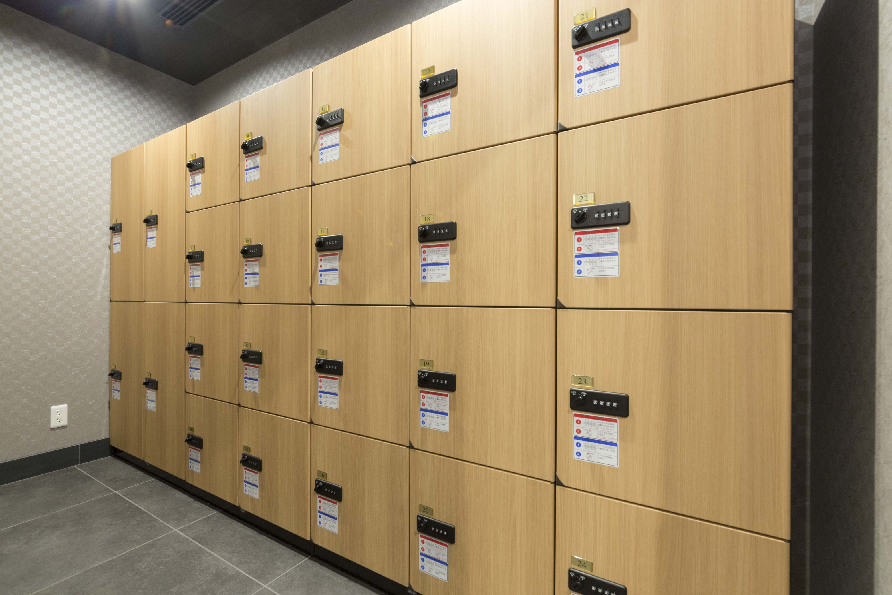 セルフクローク(ロッカータイプ)お手回り品はこちらへ