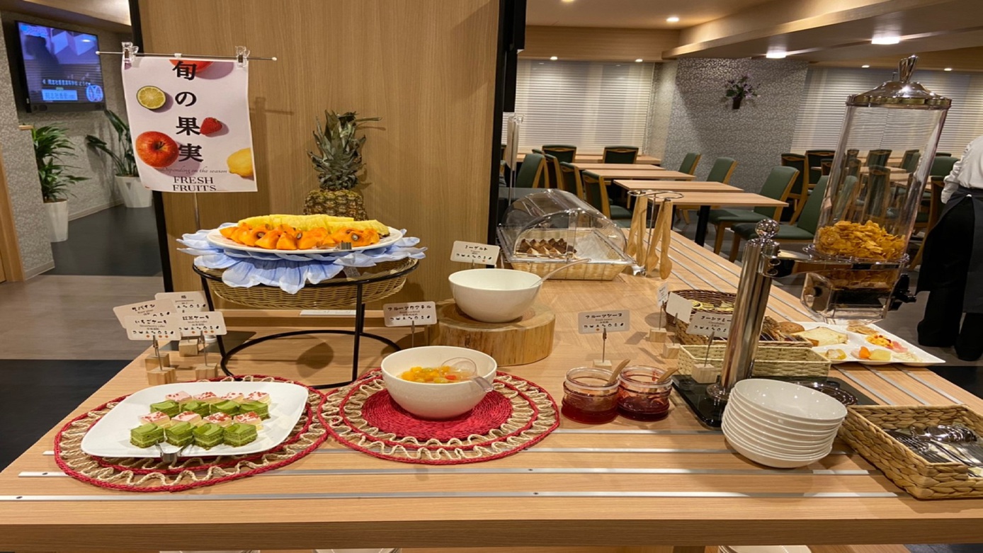 季節のフルーツ、デザートもご用意日替わりですので、毎日お愉しみいただけます。