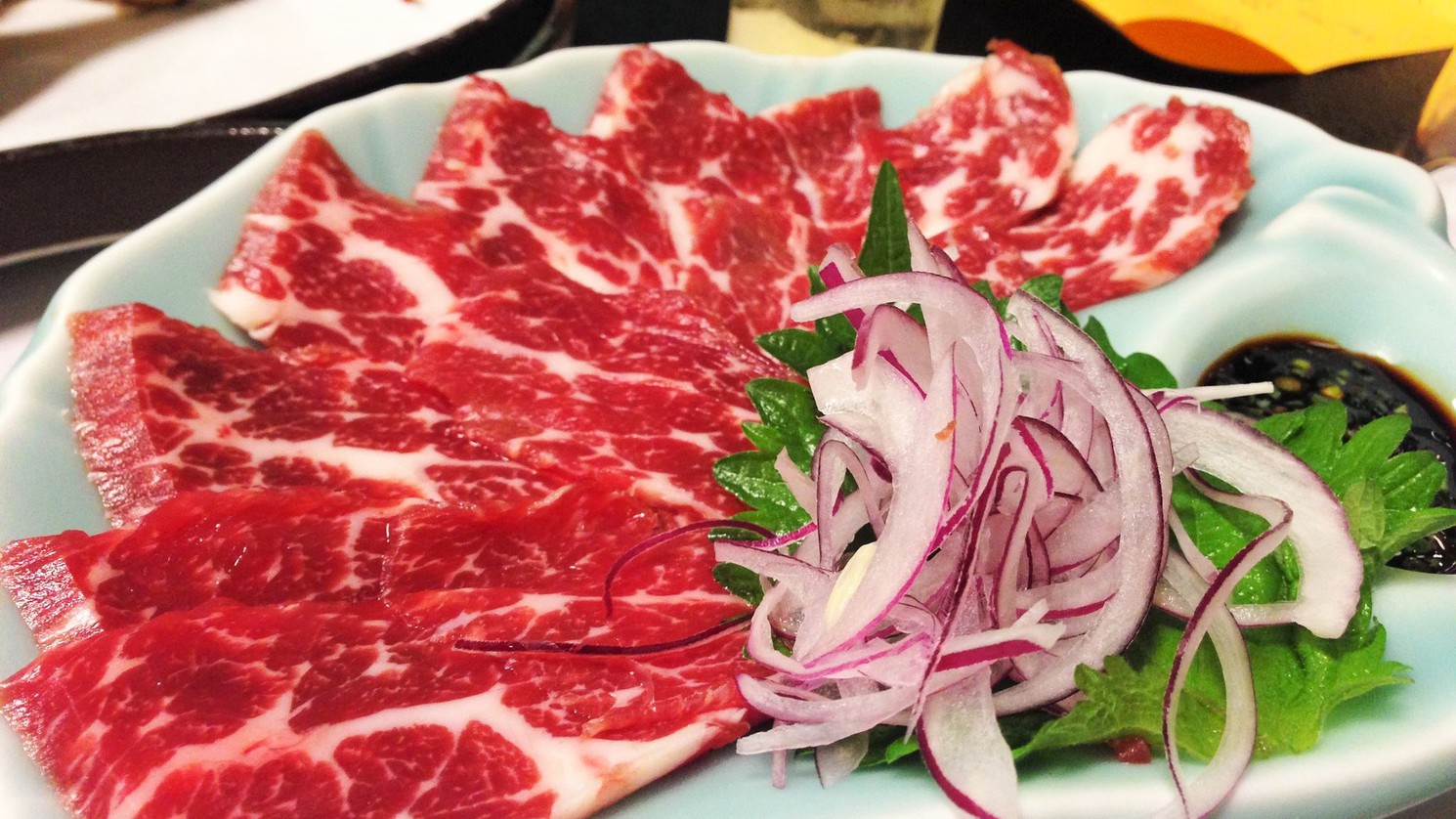 写真提供：熊本県観光連盟馬の刺身のことで、熊本県の郷土料理♪