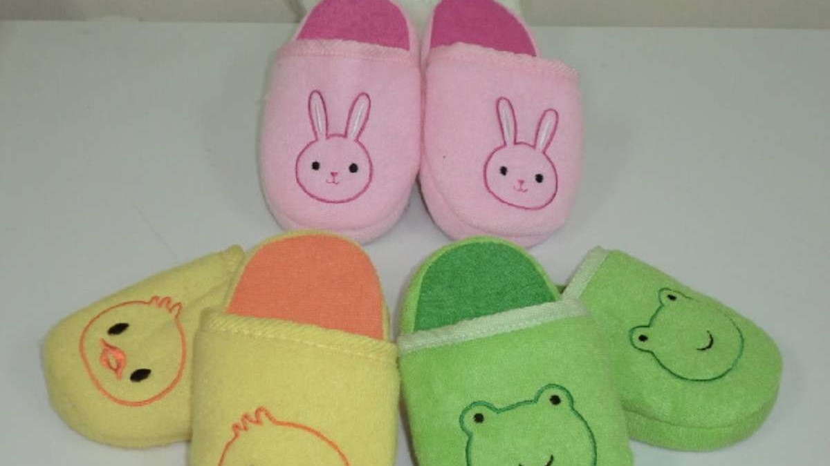 貸出品（お子様用スリッパ）