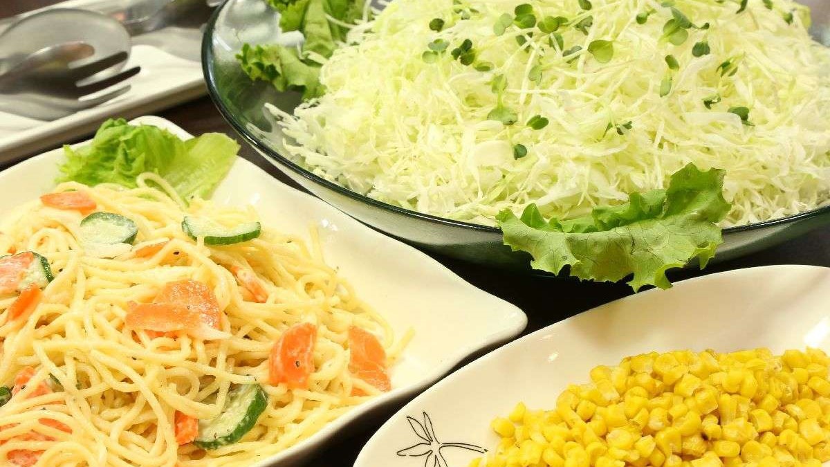 和洋バイキング朝食サラダ撮影：GR