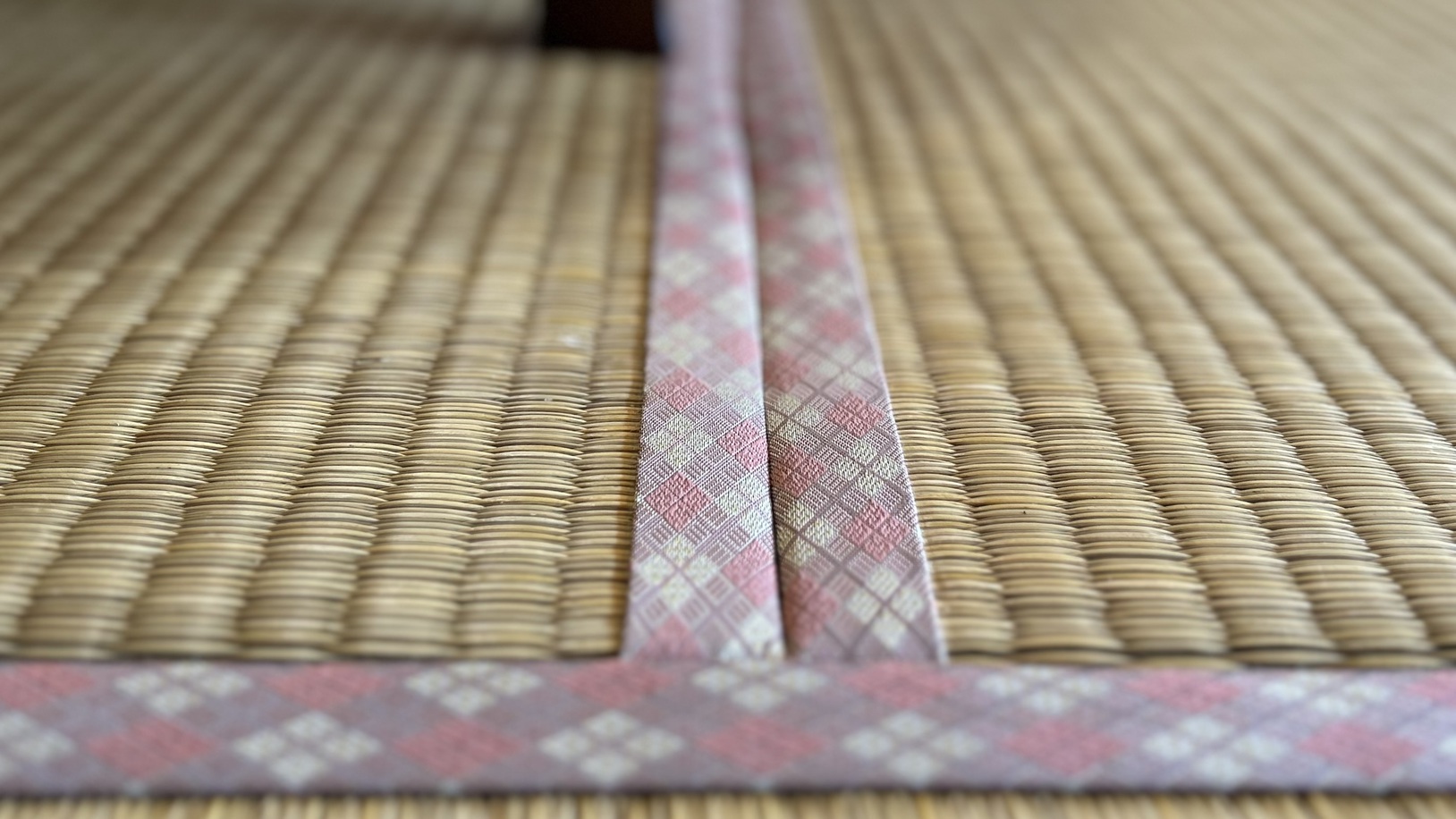 琉球畳が敷かれた客室