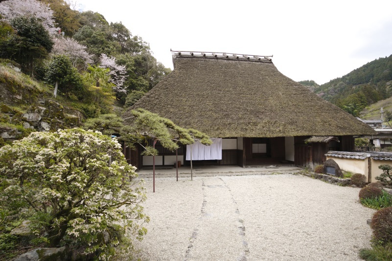 レストラン（別棟）外観正面