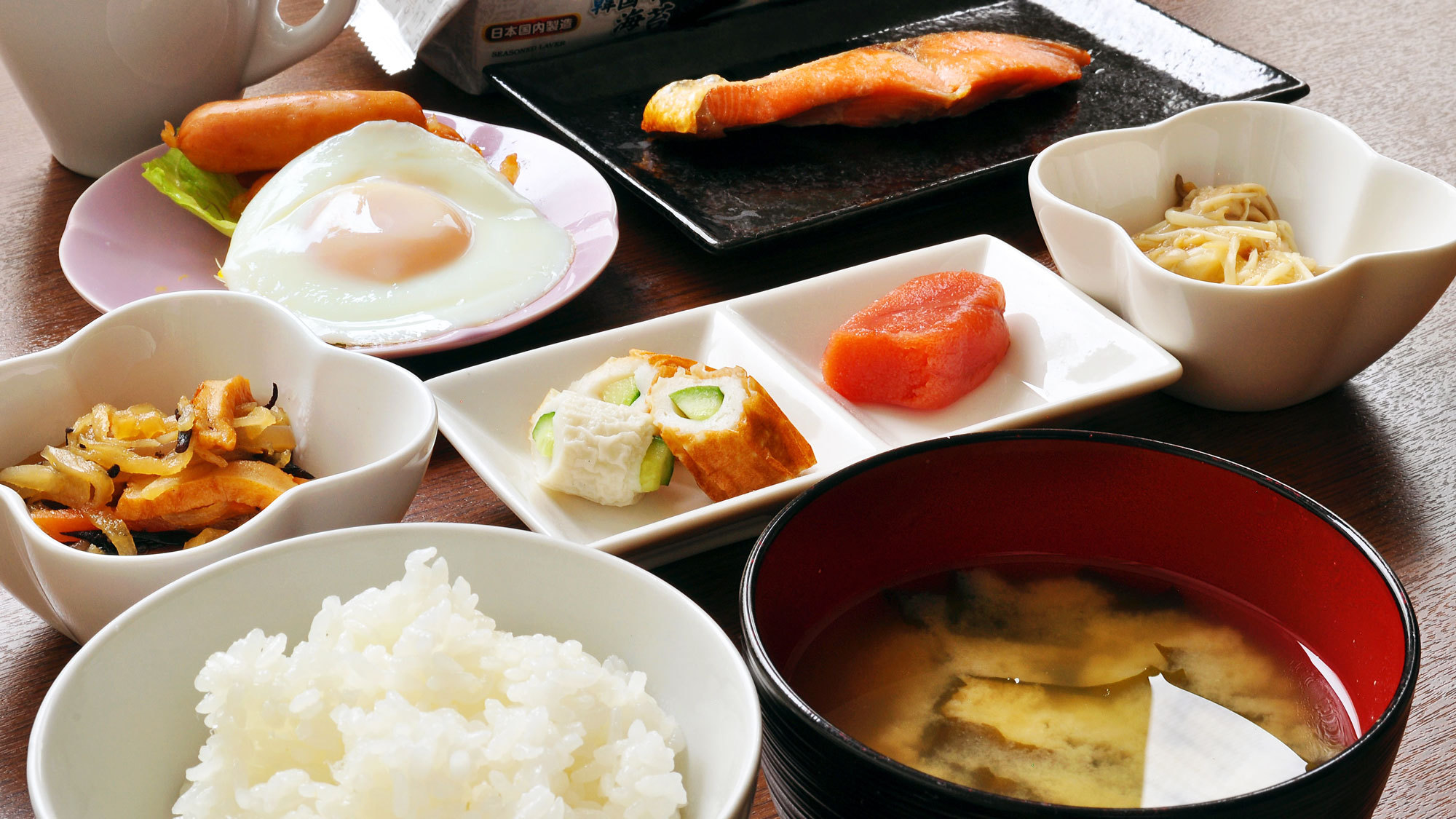 【日替わり朝食】手づくりの味を旅先でも。白飯の他に雑穀米のご飯もご用意いたしております。