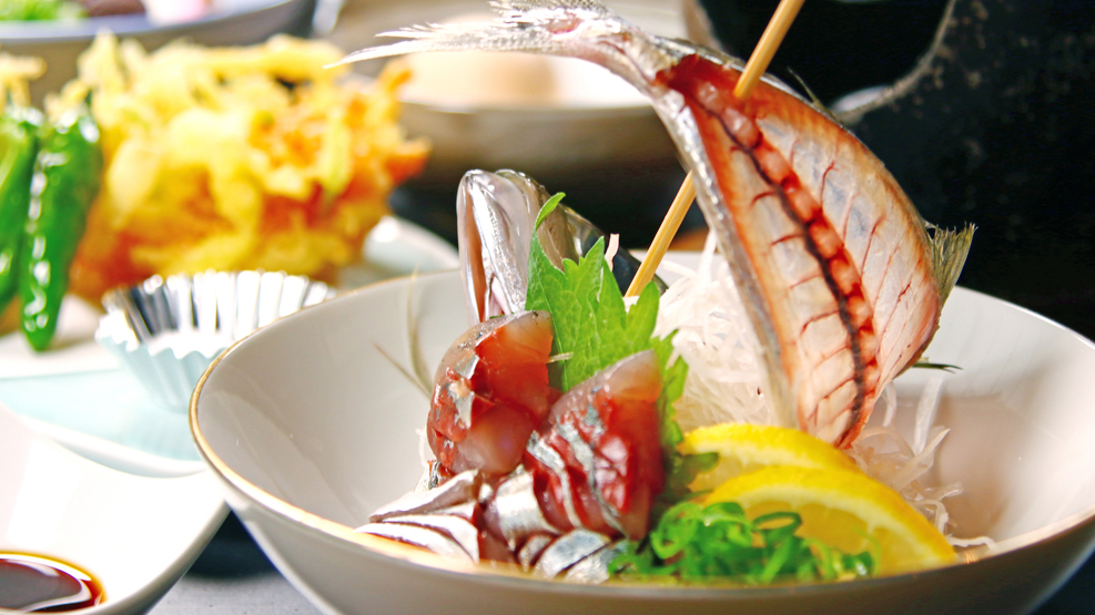 おまかせ駿河定食一例沼津産アジの姿造り