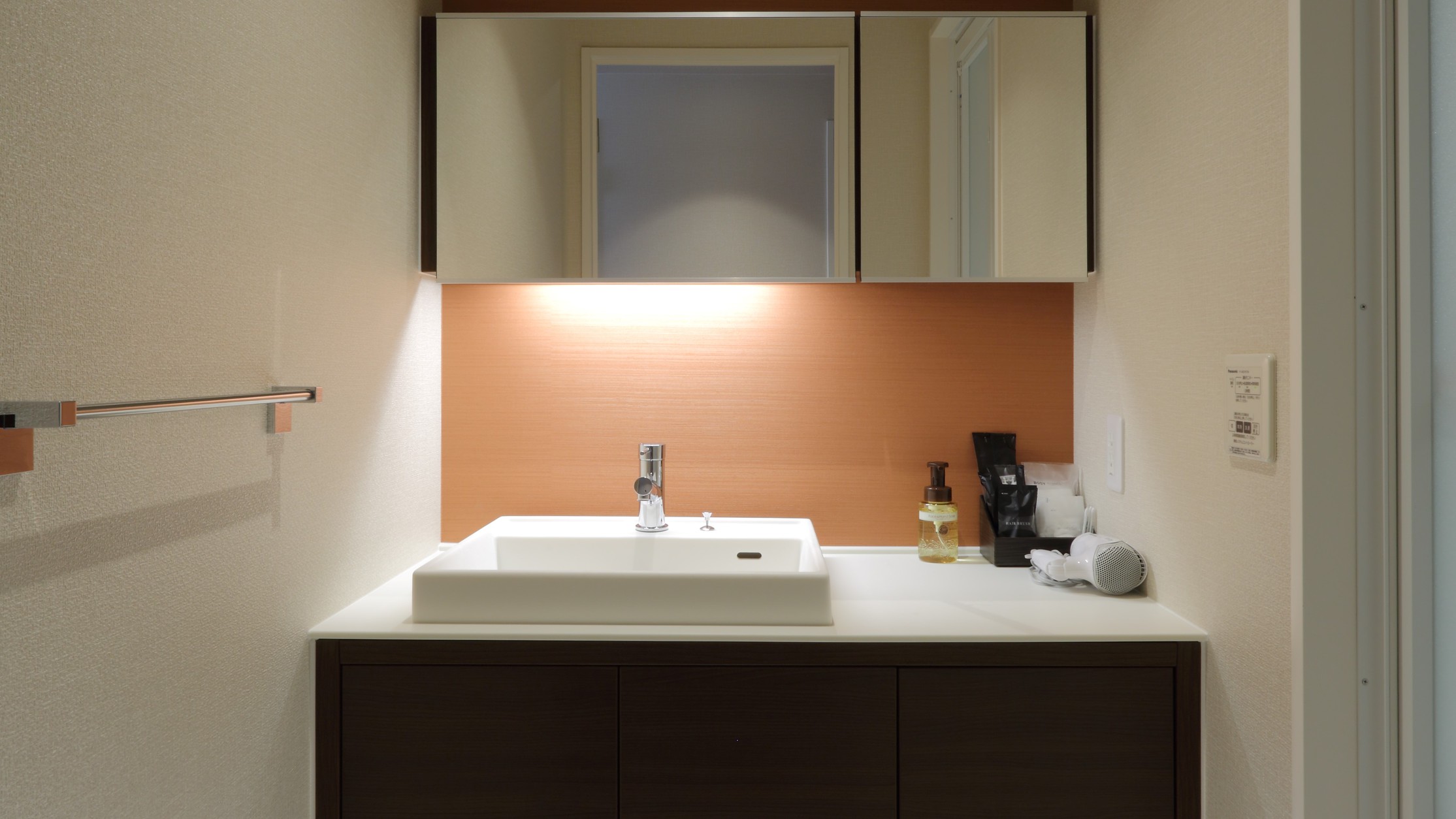 コーナーデラックスツイン：洗面所