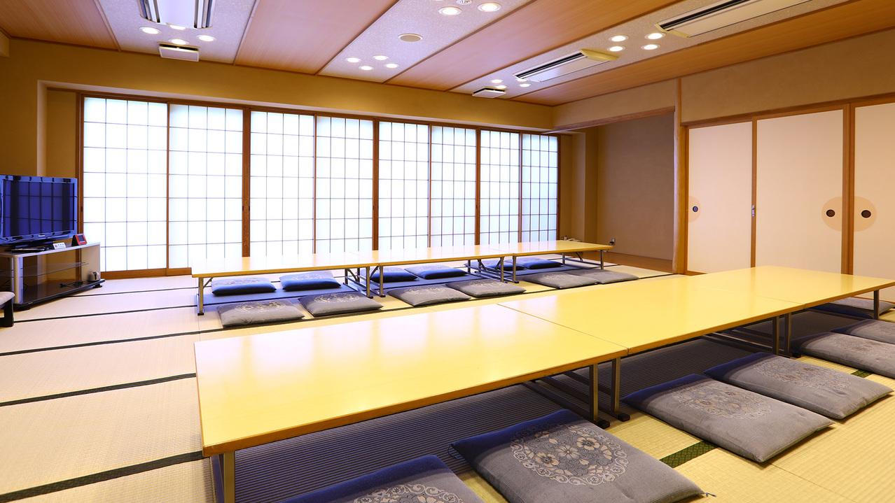 宴会場つばき【40畳】2分割で可能で35名様まで貸切宴会ができます。