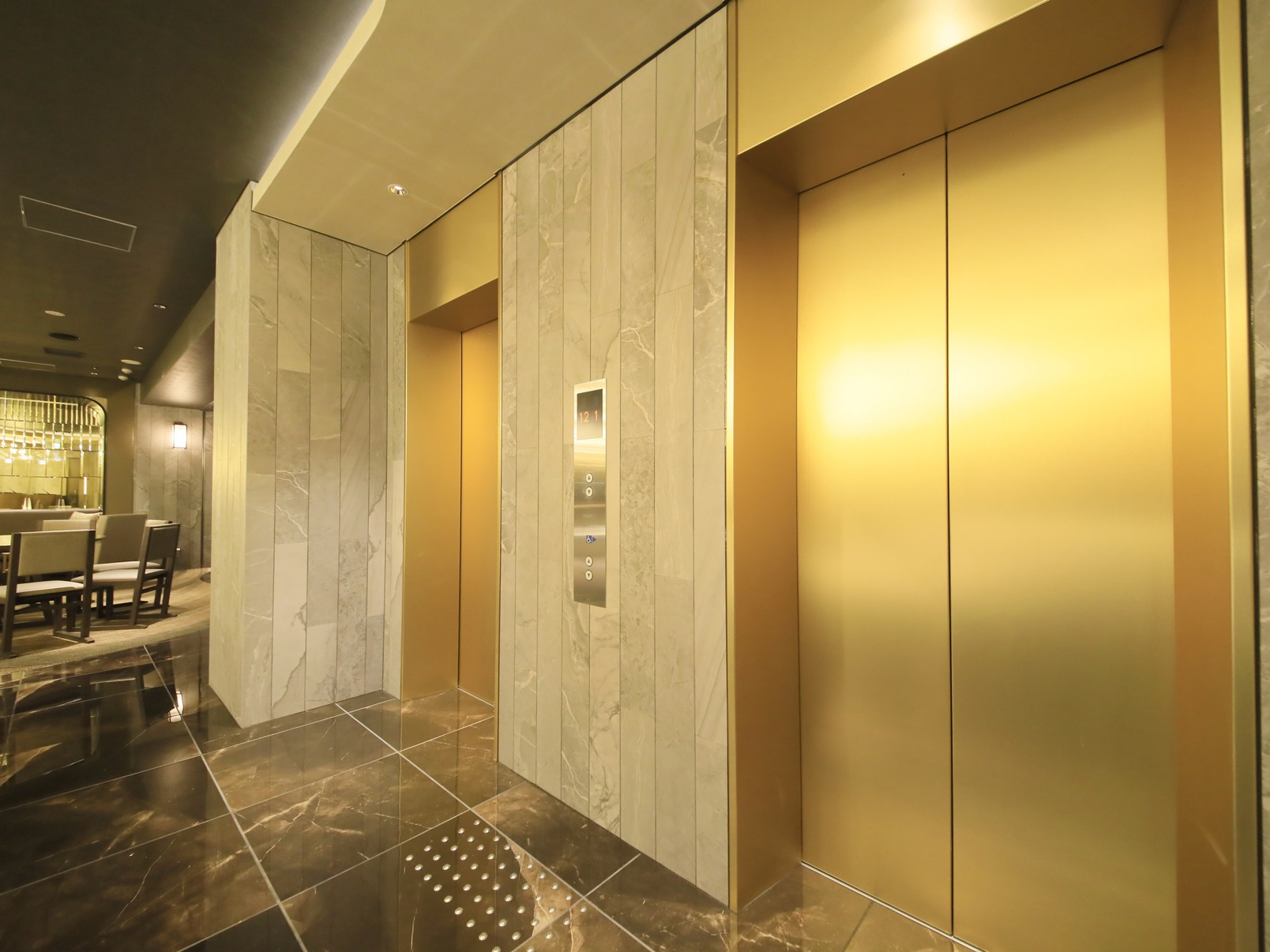 エレベーターホール / Elevator hall