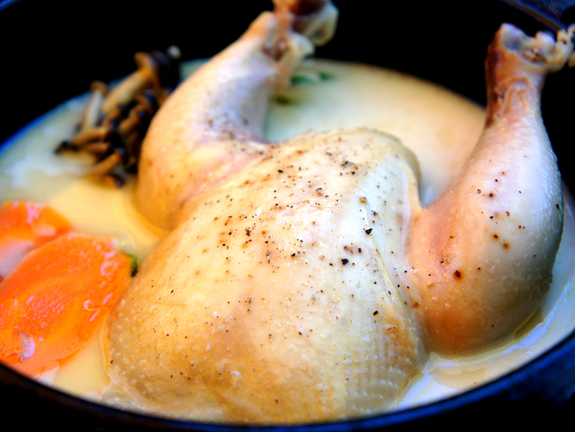 ダッチオーブン料理丸鶏の豆乳鍋イメージ