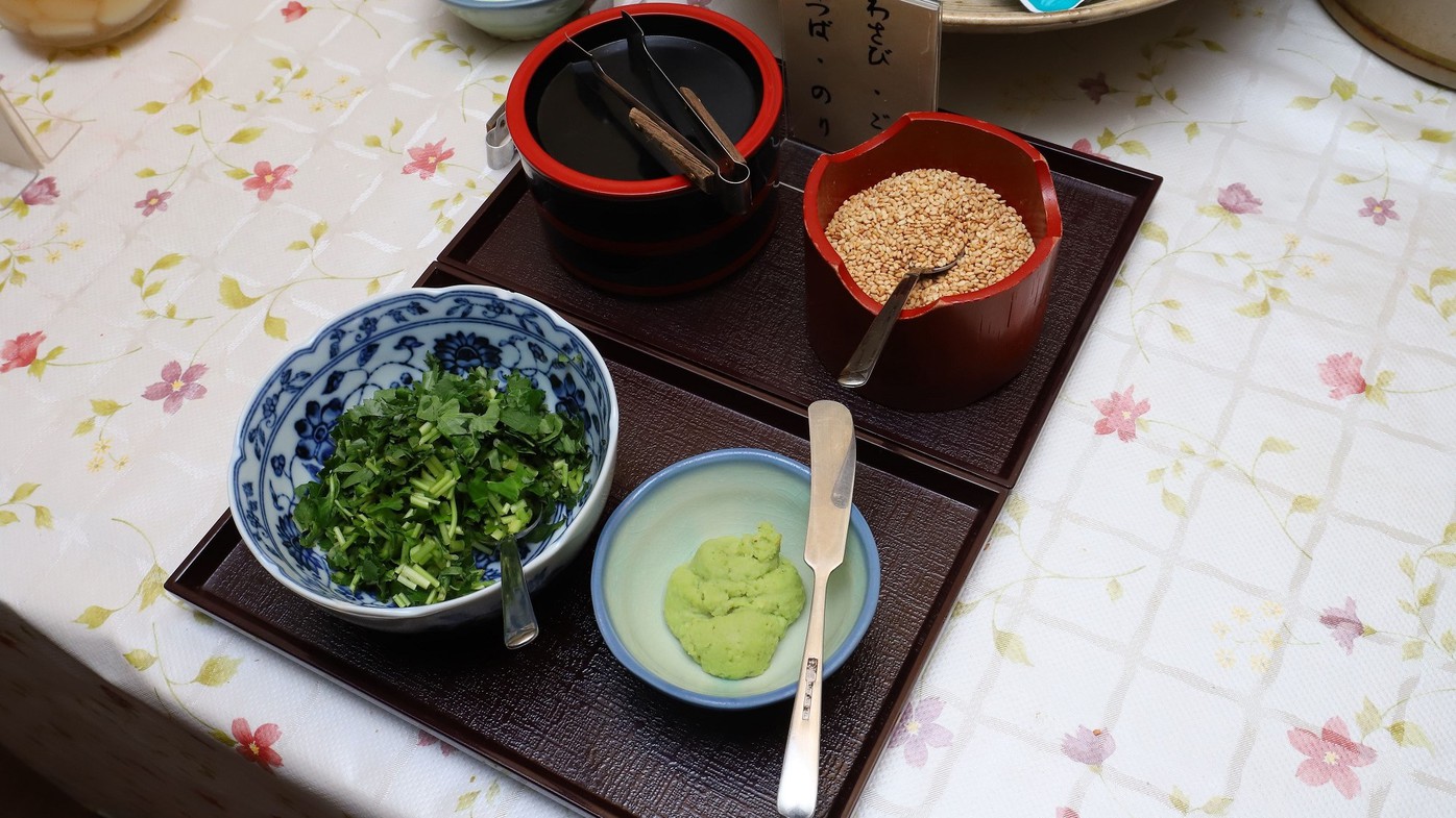 お茶漬けにトッピングして頂く、薬味です。お好みの物をのせてお召し上がりください。