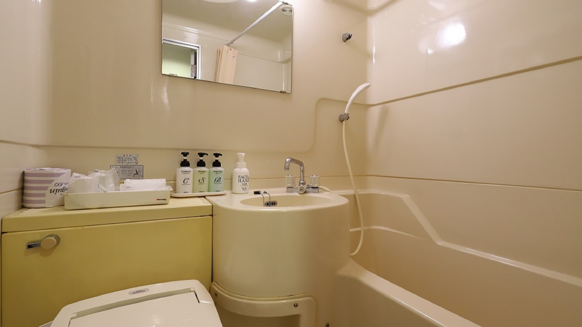 お部屋の洗面所です。コンパクトにまとめてあります。